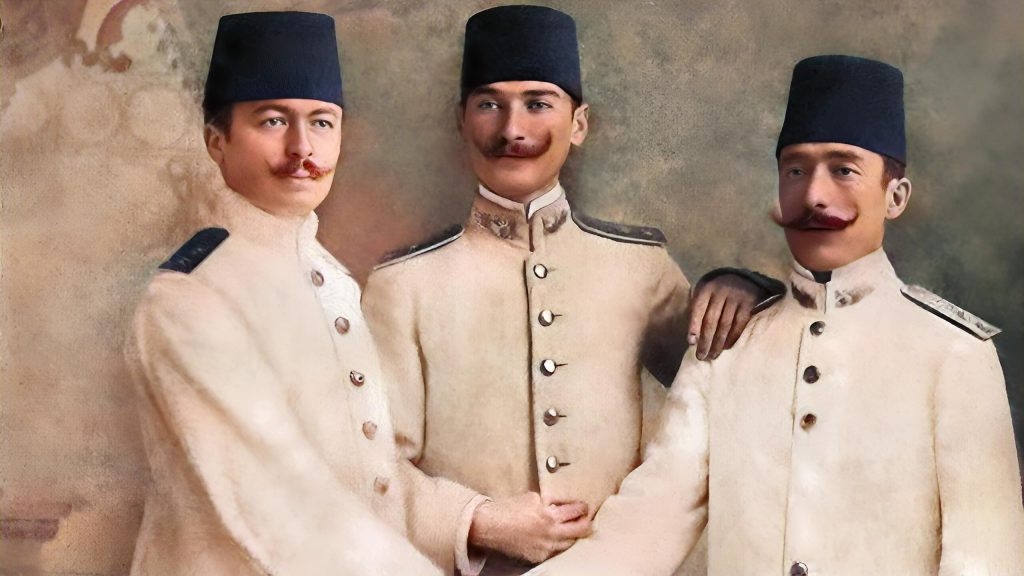 Atatürk, arkadaşları Halil ve Müfit Bey ile birlikte, Şam, 1906